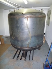 Der standortgeschweißte 3000 Liter Oskar Schichtspeicher, noch "nackig"