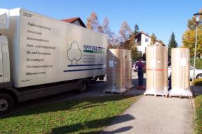 Die Anlieferung der 4 Edelstahlwarmwasserbereiter mit je 750 ltr. von unserem Großhandelspartner Handel 3000