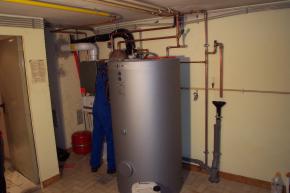 Der neu Brennwertkessel mit 400 ltr. WW-Speicher, noch in Bearbeitung